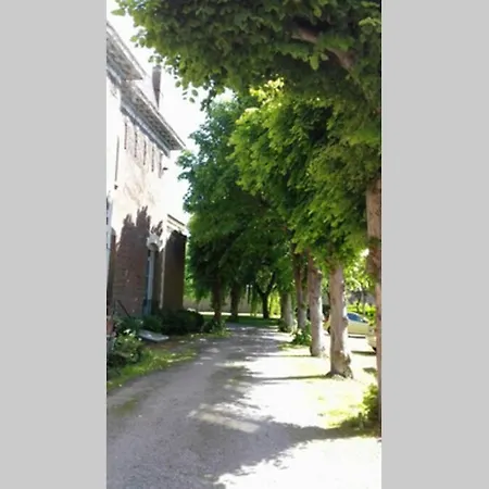 Au Coeur Des Remparts, Du Chateau* *